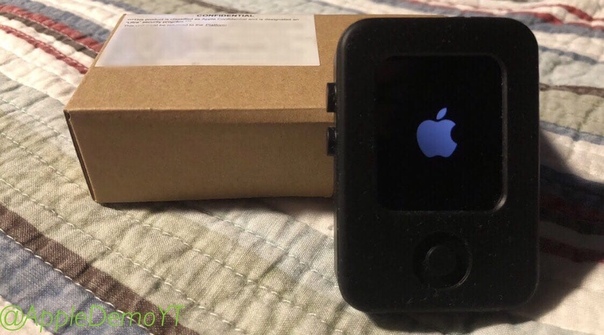 Пользователь Twitter с ником @AppleDemoYT опубликовал фотографии якобы раннего прототипа Apple Watch, облачённого в защитный чехол.