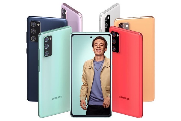 Samsung представила смартфон Galaxy S20 FE. 