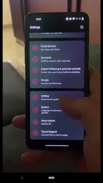 Спустя день после анонса OnePlus 8T уже пошли жалобы на экран...